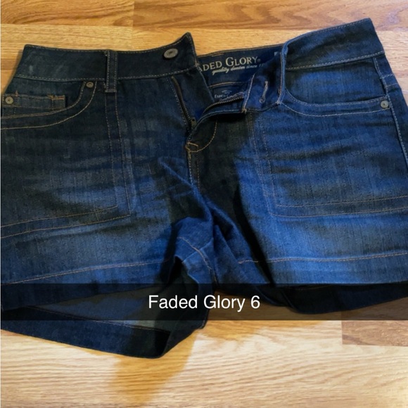 Lot of Women’s Shorts - Picture 5 of 10